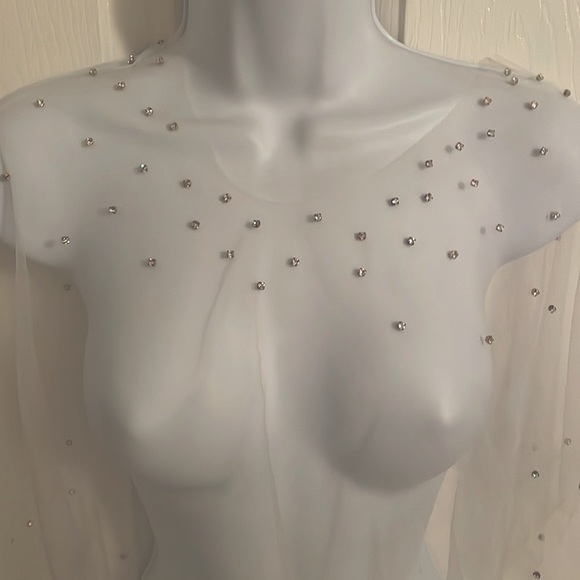 Bridal cape with Swarovski crystals - Picture 7 of 15